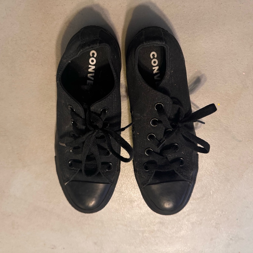 Boys Converse, size 8.5 (states ‘Men’s 3.5.. converted)